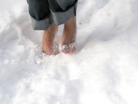 Feet - Katya + Kristina - 2006-02-19 First time with bare soles on snow