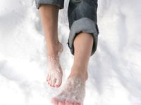 Feet - Katya + Kristina - 2006-02-19 First time with bare soles on snow