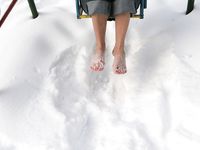Feet - Katya + Kristina - 2006-02-19 First time with bare soles on snow