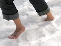 Feet - Katya + Kristina - 2006-02-19 First time with bare soles on snow