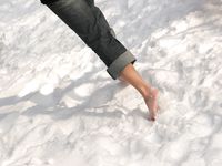 Feet - Katya + Kristina - 2006-02-19 First time with bare soles on snow