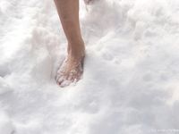 Feet - Katya + Kristina - 2006-02-19 First time with bare soles on snow