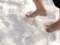 Feet - Katya + Kristina - 2006-02-19 First time with bare soles on snow