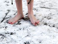 Feet - Katya + Kristina - 2006-02-19 First time with bare soles on snow