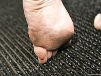 Feet - Katya A + Olga - 2007-12-03 Barefoot trips to Russian towns. Ryazan