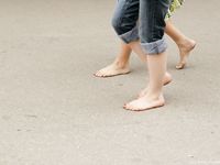 Feet - Katya A + Olga - 2007-12-03 Barefoot trips to Russian towns. Ryazan