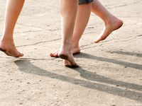 Feet - Katya A + Olga - 2007-12-03 Barefoot trips to Russian towns. Ryazan