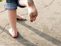 Feet - Katya A + Olga - 2007-12-03 Barefoot trips to Russian towns. Ryazan