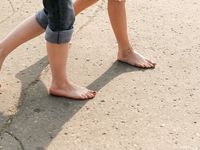 Feet - Katya A + Olga - 2007-12-03 Barefoot trips to Russian towns. Ryazan