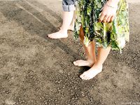 Feet - Katya A + Olga - 2007-12-03 Barefoot trips to Russian towns. Ryazan