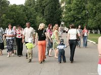 Feet - Katya A + Olga - 2007-12-03 Barefoot trips to Russian towns. Ryazan