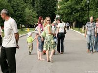 Feet - Katya A + Olga - 2007-12-03 Barefoot trips to Russian towns. Ryazan