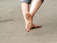 Feet - Katya A + Olga - 2007-12-03 Barefoot trips to Russian towns. Ryazan
