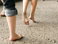 Feet - Katya A + Olga - 2007-12-03 Barefoot trips to Russian towns. Ryazan