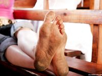 Feet - Katya A + Olga - 2007-12-03 Barefoot trips to Russian towns. Ryazan