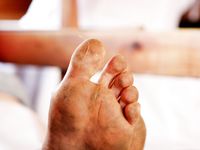 Feet - Katya A + Olga - 2007-12-03 Barefoot trips to Russian towns. Ryazan