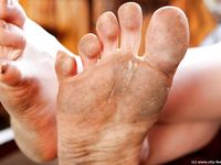 Feet - Katya A + Olga - 2007-12-03 Barefoot trips to Russian towns. Ryazan