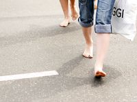 Feet - Katya A + Olga - 2007-12-03 Barefoot trips to Russian towns. Ryazan