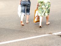 Feet - Katya A + Olga - 2007-12-03 Barefoot trips to Russian towns. Ryazan