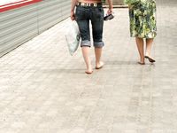 Feet - Katya A + Olga - 2007-12-03 Barefoot trips to Russian towns. Ryazan