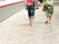 Feet - Katya A + Olga - 2007-12-03 Barefoot trips to Russian towns. Ryazan