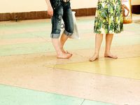 Feet - Katya A + Olga - 2007-12-03 Barefoot trips to Russian towns. Ryazan