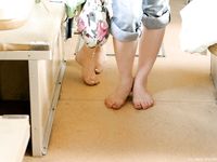 Feet - Katya A + Olga - 2007-12-03 Barefoot trips to Russian towns. Ryazan