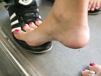 Feet - Katya B + Unknown blonde - 2011-01-14 Mega mall shopping