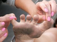 Feet - Katya B + Unknown blonde - 2011-01-14 Mega mall shopping