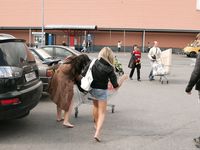 Feet - Katya B + Unknown blonde - 2011-01-14 Mega mall shopping