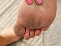 Feet - Katya B + Unknown blonde - 2011-01-14 Mega mall shopping