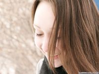 Feet - Katya E - 2011-03-27 Shivering bare feet