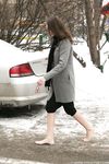 Feet - Katya E - 2011-03-27 Shivering bare feet