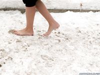 Feet - Katya E - 2011-03-27 Shivering bare feet
