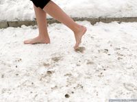 Feet - Katya E - 2011-03-27 Shivering bare feet