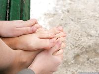 Feet - Katya E - 2011-03-27 Shivering bare feet