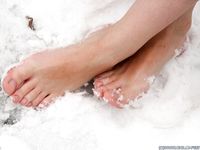 Feet - Katya E - 2011-03-27 Shivering bare feet
