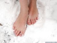 Feet - Katya E - 2011-03-27 Shivering bare feet