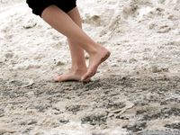 Feet - Katya E - 2011-03-27 Shivering bare feet