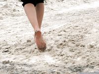 Feet - Katya E - 2011-03-27 Shivering bare feet