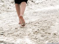 Feet - Katya E - 2011-03-27 Shivering bare feet