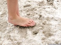 Feet - Katya E - 2011-03-27 Shivering bare feet