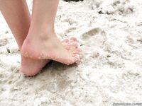 Feet - Katya E - 2011-03-27 Shivering bare feet