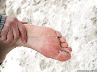 Feet - Katya E - 2011-03-27 Shivering bare feet