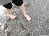 Feet - Katya E - 2011-03-27 Shivering bare feet