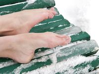 Feet - Katya E - 2011-03-27 Shivering bare feet