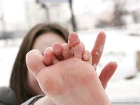 Feet - Katya E - 2011-03-27 Shivering bare feet