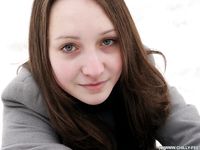 Feet - Katya E - 2011-03-27 Shivering bare feet