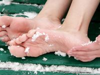 Feet - Katya E - 2011-03-27 Shivering bare feet