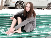 Feet - Katya E - 2011-03-27 Shivering bare feet